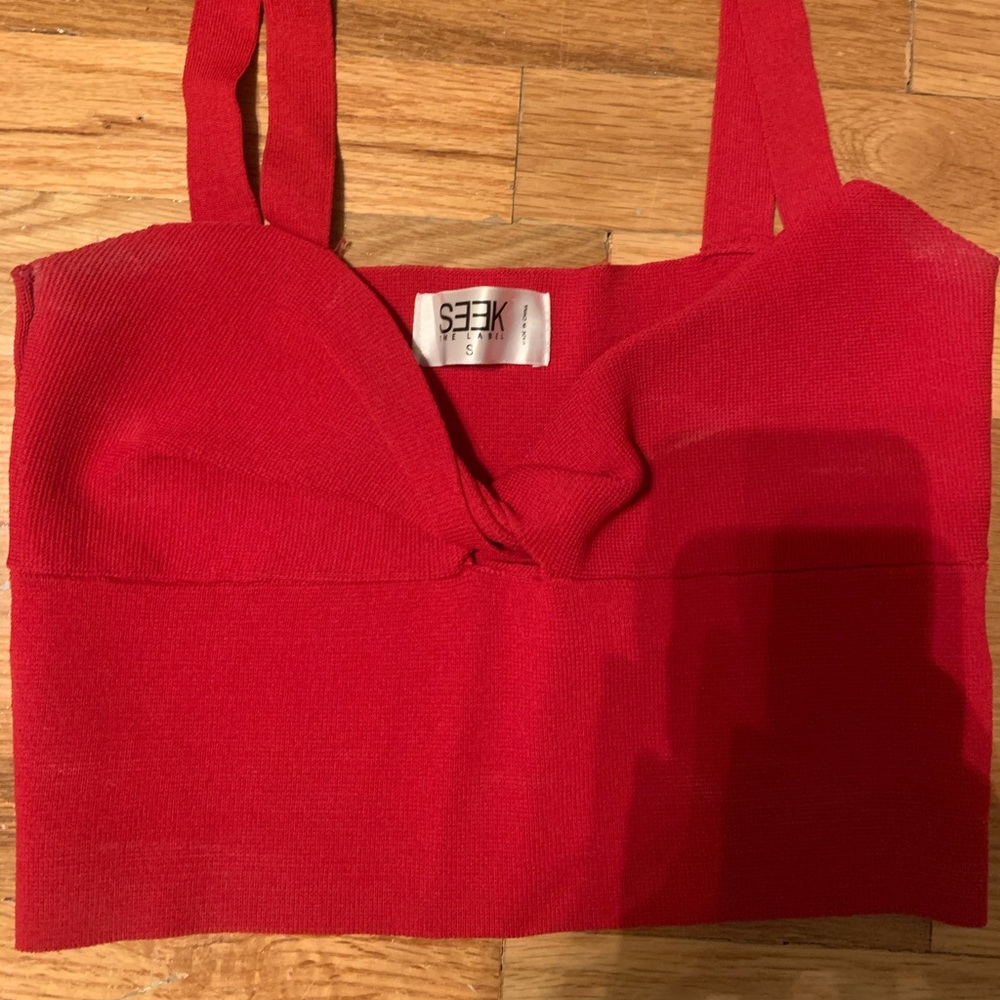 LF SEEK CROP TOP
